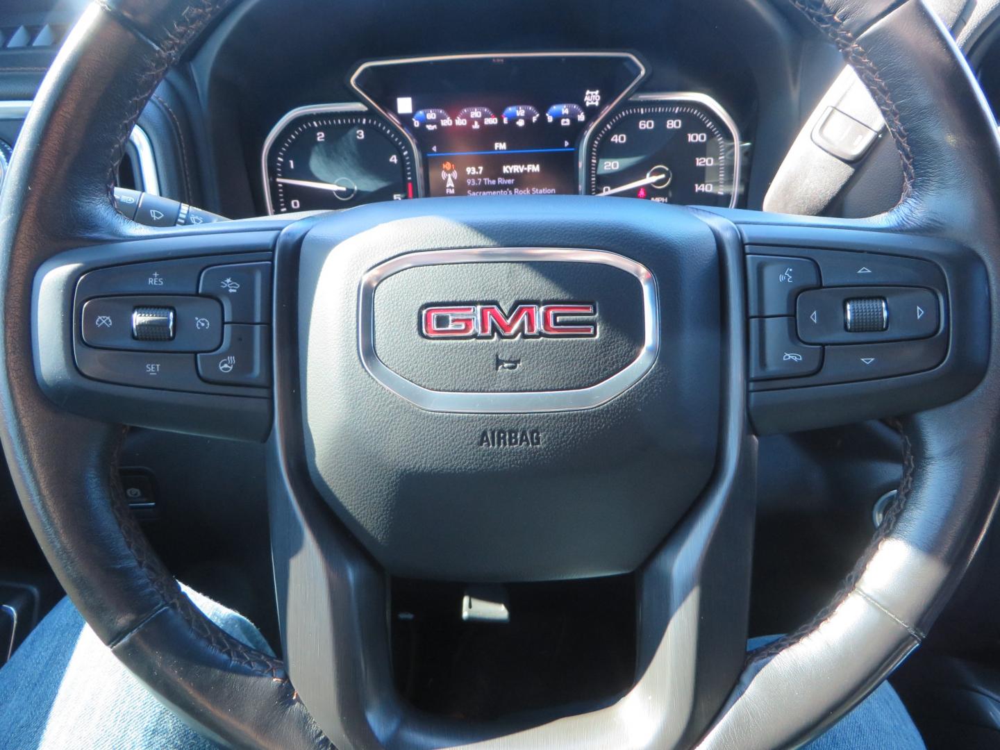 2020 White /BLACK GMC Sierra 2500HD AT4 Crew Cab Short Box 4WD (1GT49PEY9LF) with an 6.6L V8 OHV 16 DIESEL engine, 6A transmission, located at 2630 Grass Valley Highway, Auburn, CA, 95603, (530) 508-5100, 38.937893, -121.095482 - Photo#32